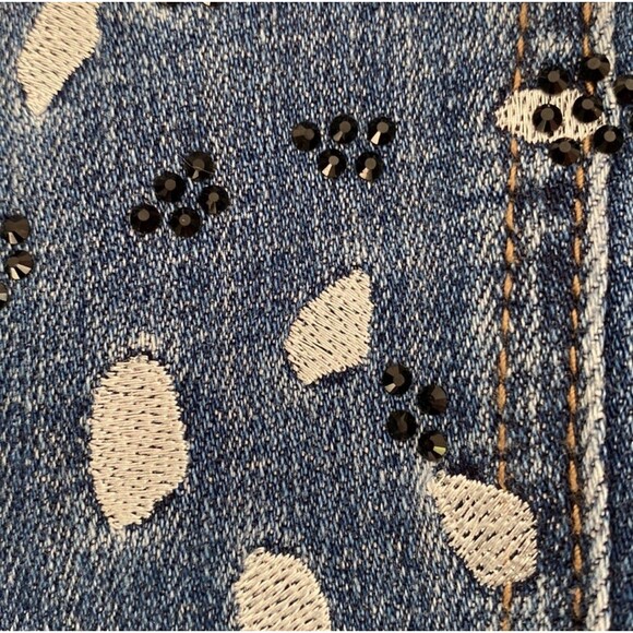 Chicos NWT PEACE LOVE CHIC Embroidered‎ Denim Jean Jacket Size 1 - Picture 7 of 12